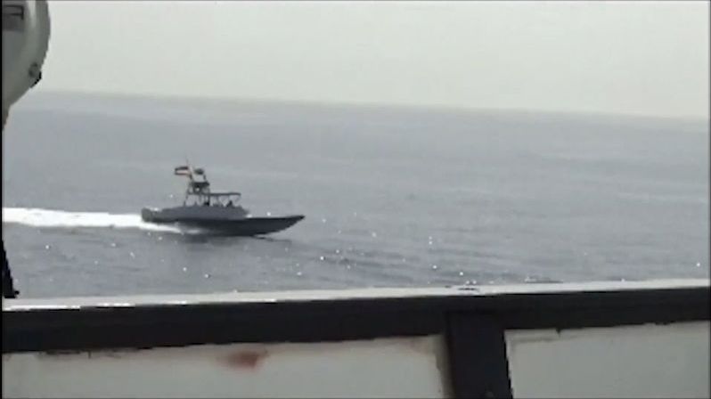 Íránské čluny ohrožovaly americké lodě v Hormuzském průlivu